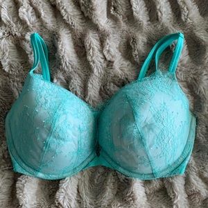 Victoria’s Secret Bra 
Size: 34DD
